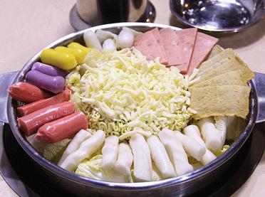哈噻呦韩国年糕火锅的加盟优势有哪些？现在加盟晚吗？