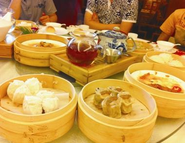 香港喜记茶餐厅的加盟优势有哪些？现在加盟晚吗？