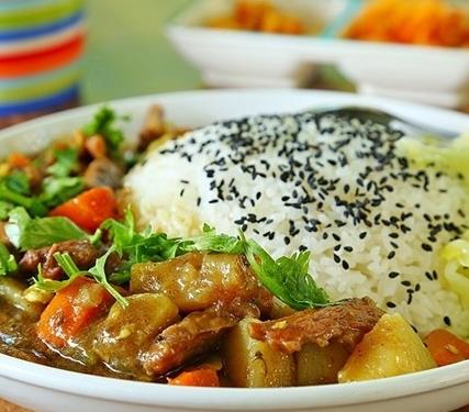 食上坊台湾卤肉饭的加盟优势有哪些？现在加盟晚吗？