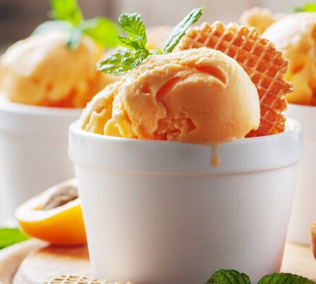 卢魁斯冰淇淋加盟，餐饮行业加盟首选，让您创业先走一步！
