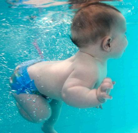 小脚丫婴儿游泳馆加盟