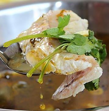 渔遇上鱼酸菜鱼米饭的加盟优势有哪些？现在加盟晚吗？
