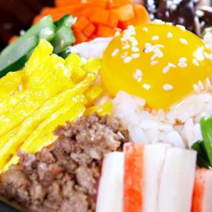 食趣石代韩式石锅捞饭加盟，餐饮行业加盟首选，让您创业先走一步！