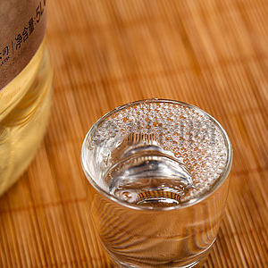 大邑县白酒的加盟优势有哪些？现在加盟晚吗？