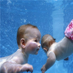 天使宝贝婴儿游泳馆加盟信息介绍，让您创业先走一步！