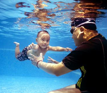 乐游宝宝亲子游泳加盟，幼儿教育行业加盟首选，让您创业先走一步！