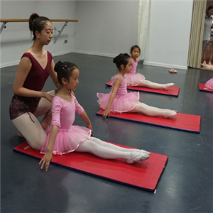 快乐芭蕾培训加盟和其他教育加盟品牌有哪些区别？快乐芭蕾培训品牌优势在哪里？
