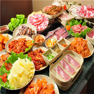 青瓦台韩式烤肉加盟能给加盟商带来哪些优势？