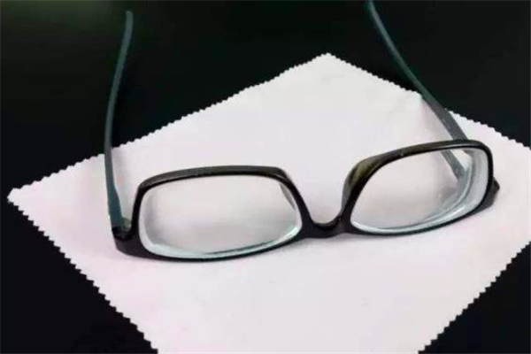 百秀眼镜加盟优势有哪些？了解优势从百秀眼镜介绍下手