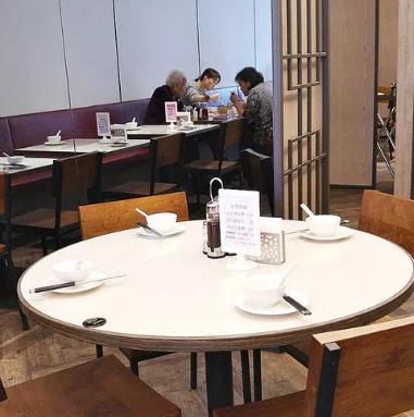铜锣湾港式茶餐厅的加盟优势有哪些？现在加盟晚吗？