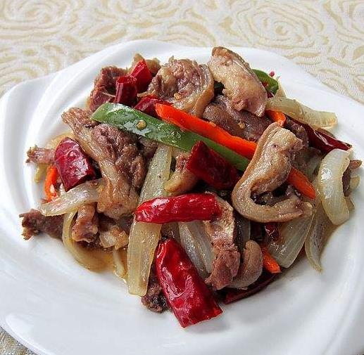地方特色菜看哪家?味上天山新疆印象餐厅加盟最实惠