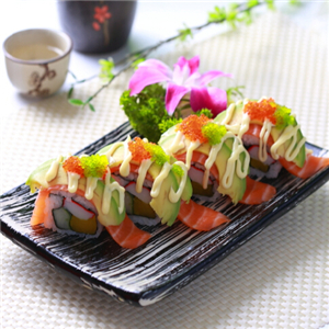 花之宴回转寿司加盟，餐饮行业加盟首选，让您创业先走一步！